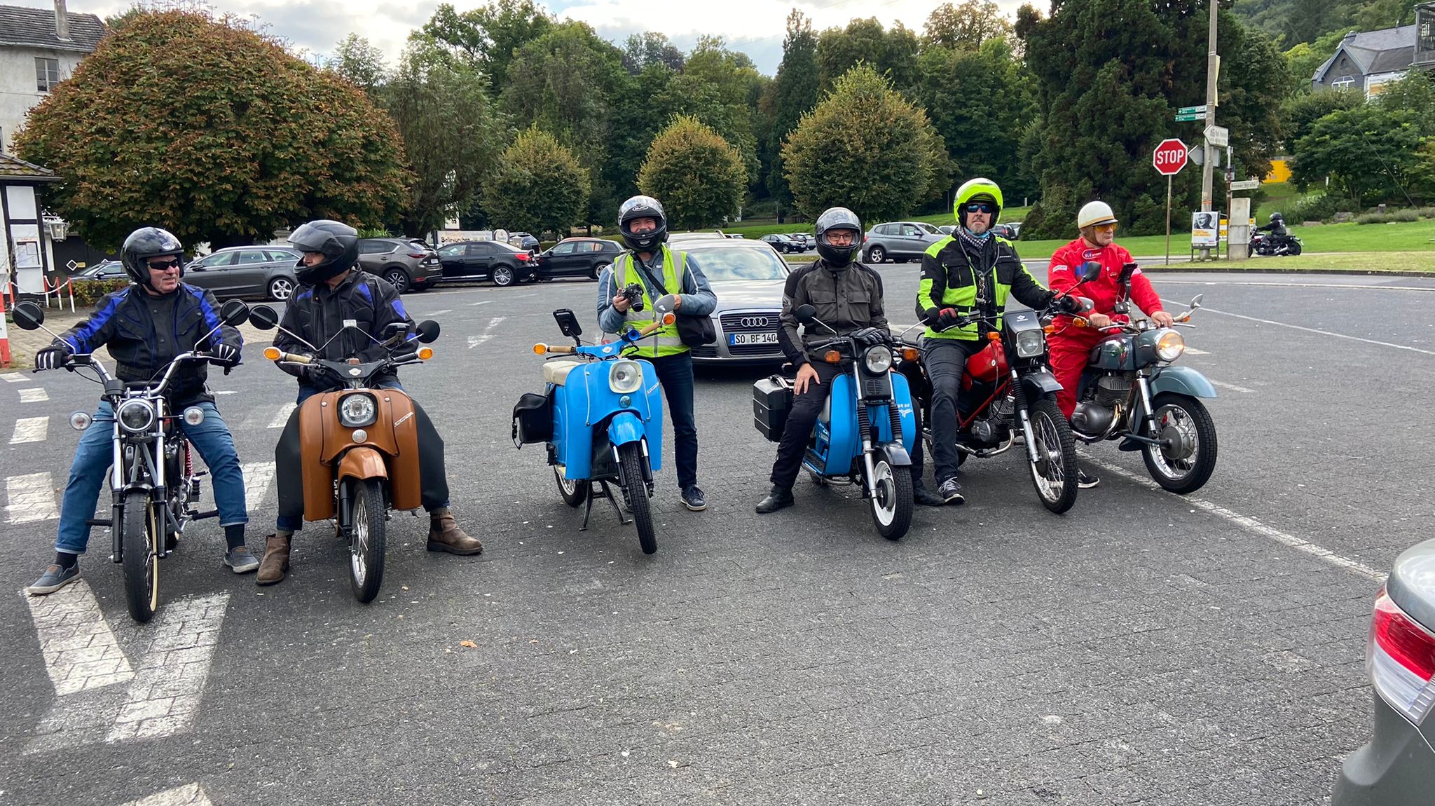 Mopeds an Fähranleger