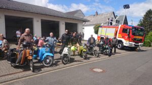 Feuerwehrfest mit Bikern im Vordergrund