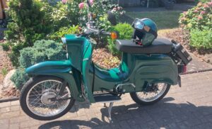 grünes Moped