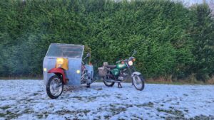 2 Mopeds