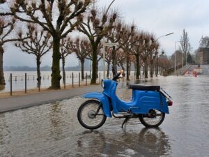 blaues Moped