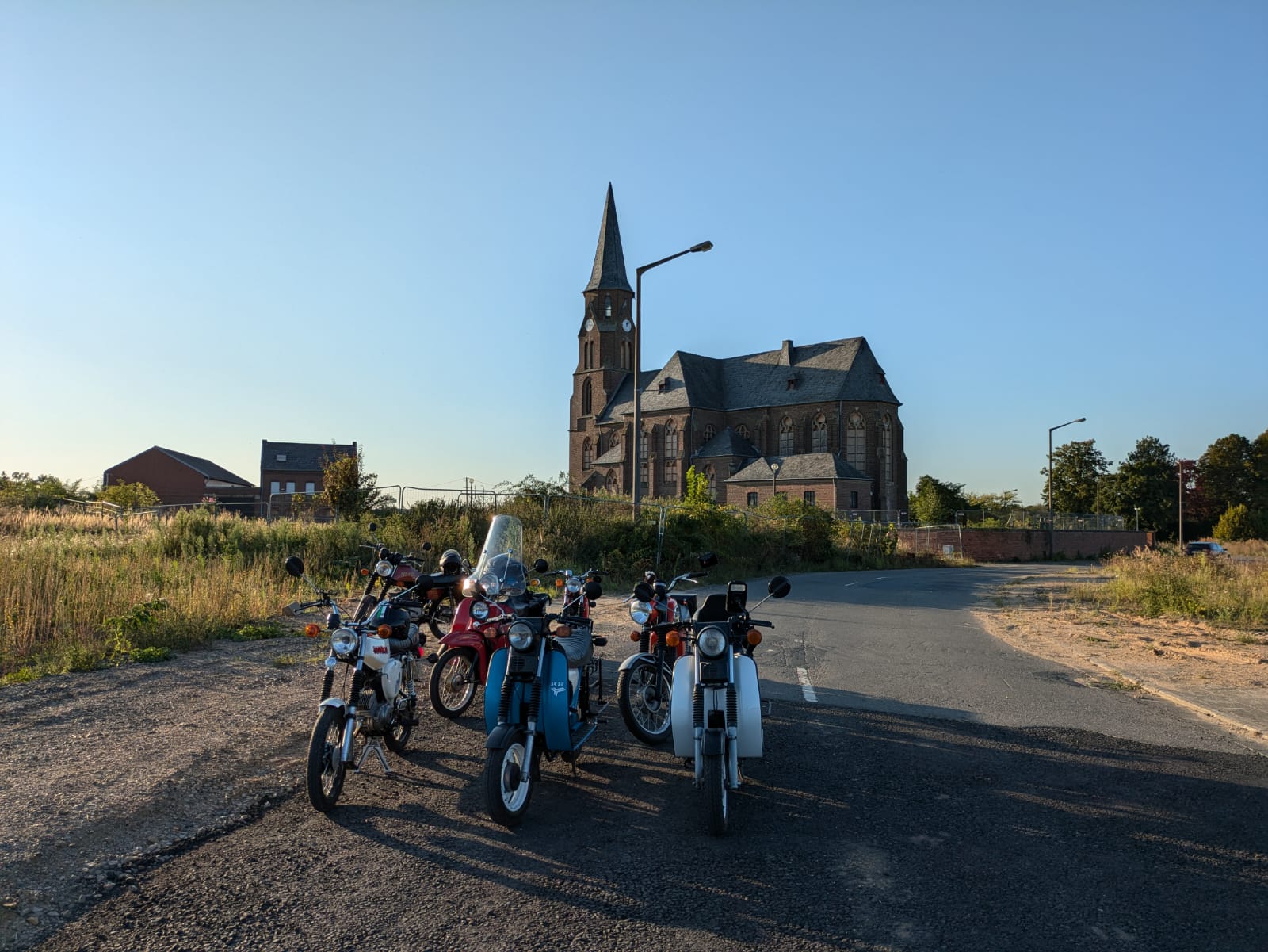 Mopeds in einem verlassenem Ort
