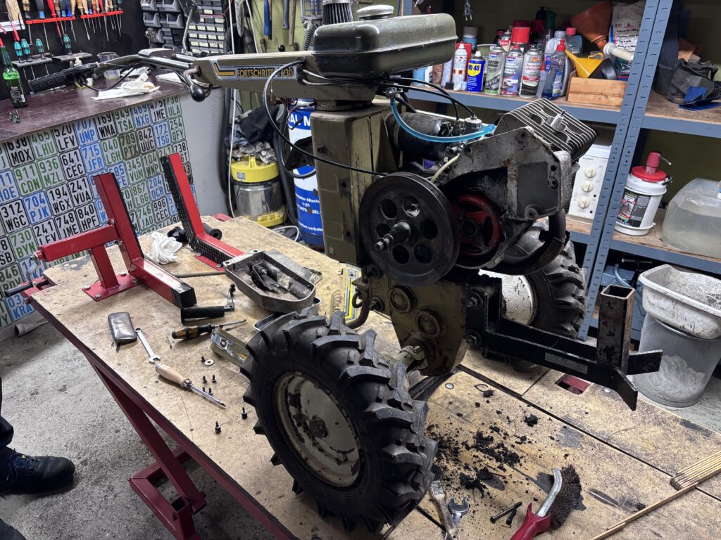 Simson Gartengerätesystem E930 in einer Werkstatt