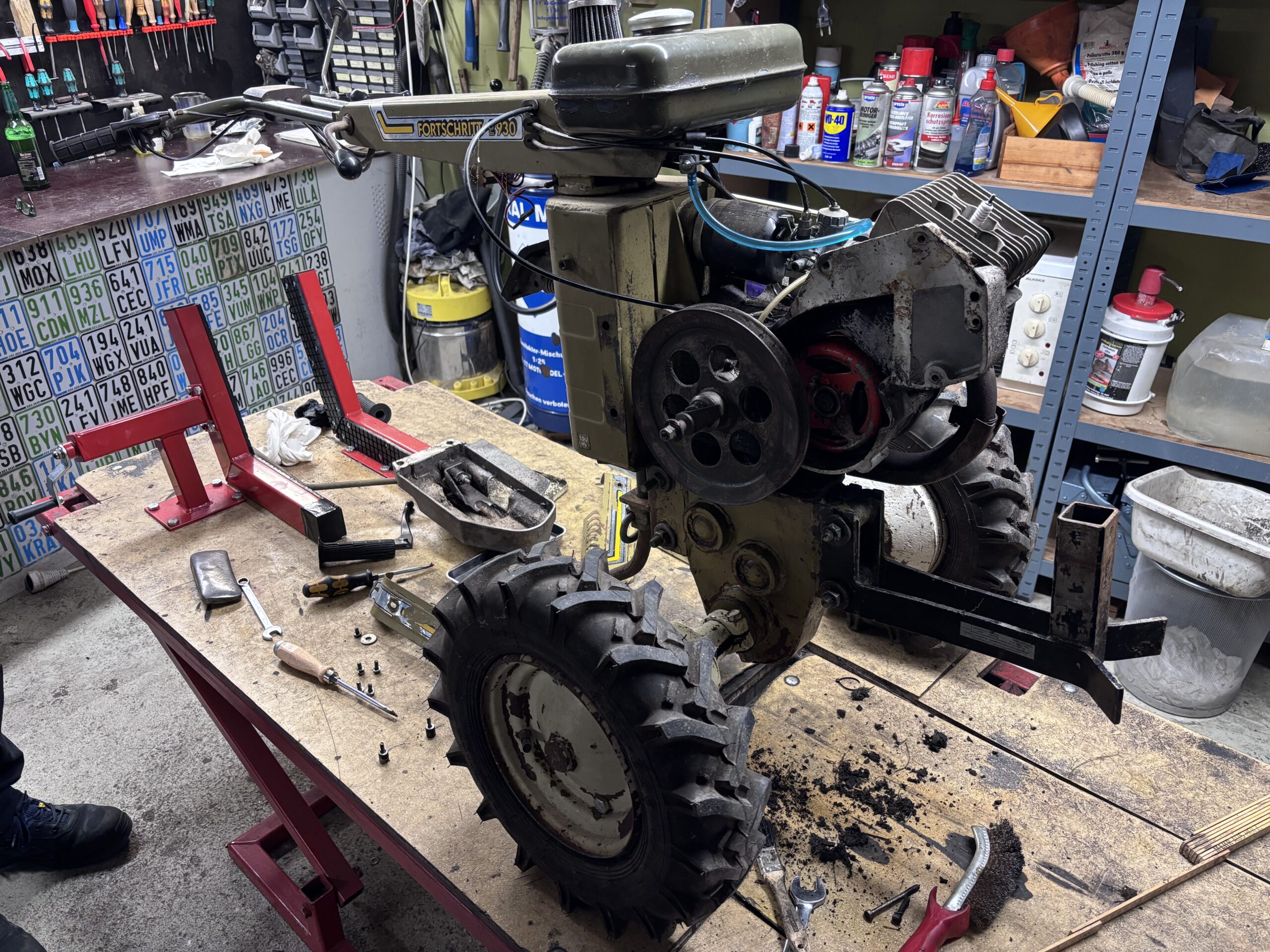 Simson Gartengerätesystem E930 in einer Werkstatt